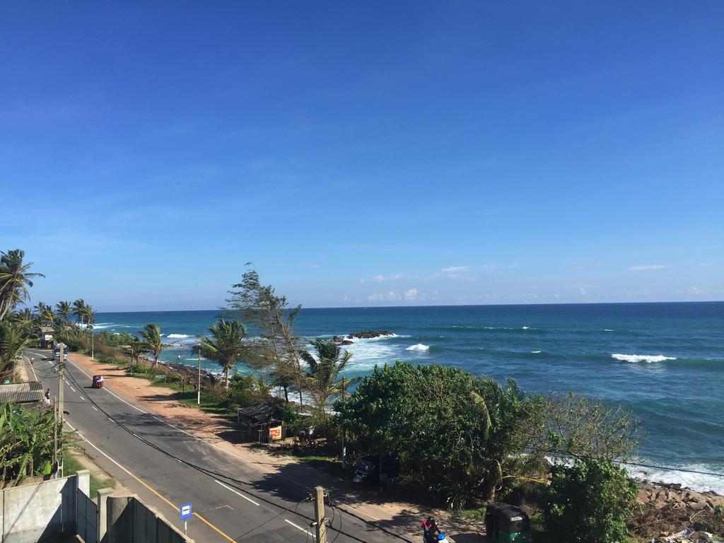 Cheeky Monkey Surf Camp Hotell Weligama Eksteriør bilde
