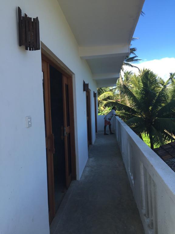 Cheeky Monkey Surf Camp Hotell Weligama Eksteriør bilde