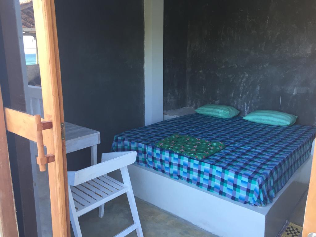 Cheeky Monkey Surf Camp Hotell Weligama Eksteriør bilde