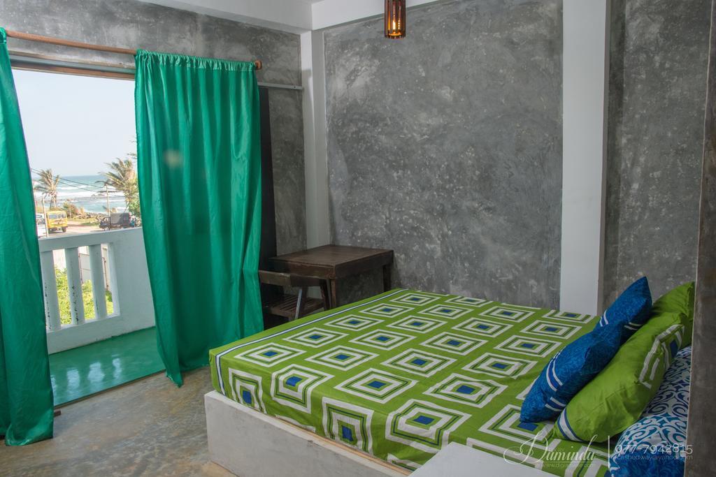 Cheeky Monkey Surf Camp Hotell Weligama Eksteriør bilde