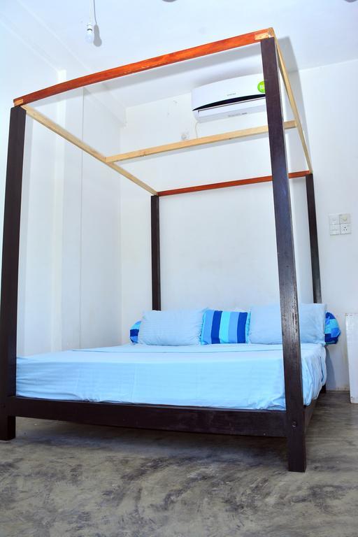 Cheeky Monkey Surf Camp Hotell Weligama Eksteriør bilde