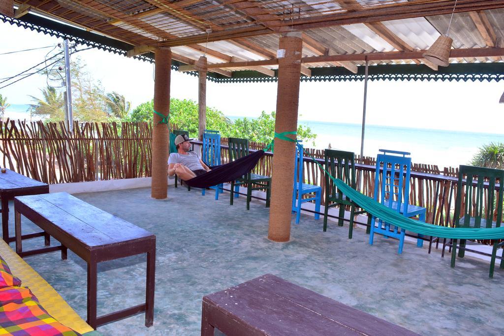 Cheeky Monkey Surf Camp Hotell Weligama Eksteriør bilde