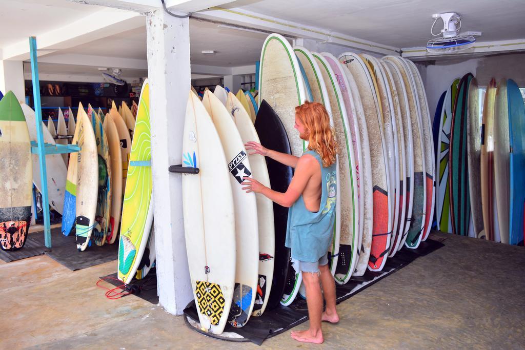 Cheeky Monkey Surf Camp Hotell Weligama Eksteriør bilde