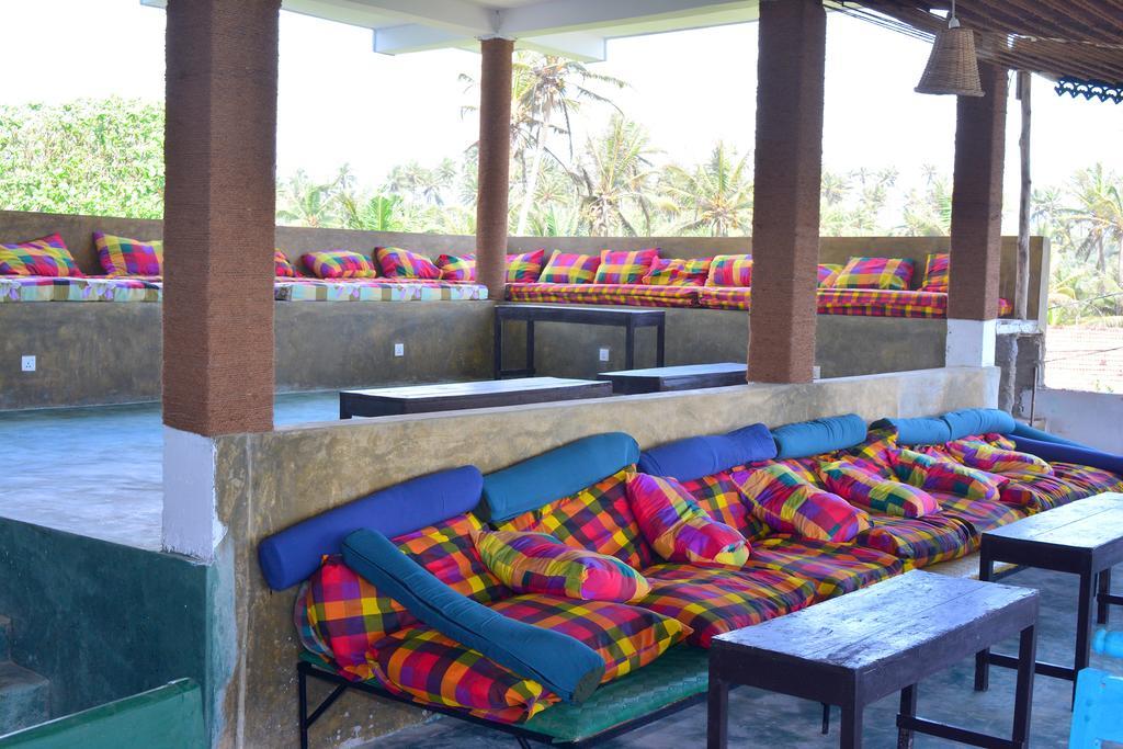 Cheeky Monkey Surf Camp Hotell Weligama Eksteriør bilde