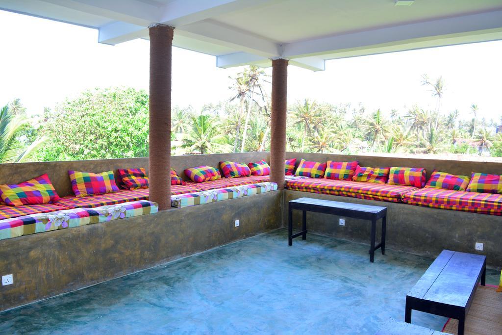 Cheeky Monkey Surf Camp Hotell Weligama Eksteriør bilde
