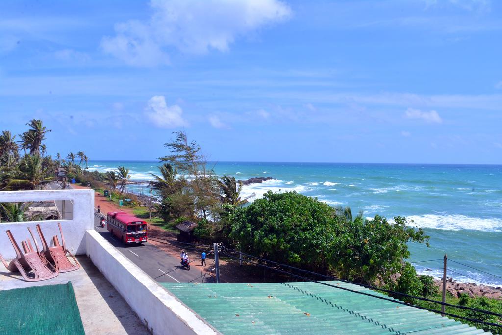 Cheeky Monkey Surf Camp Hotell Weligama Eksteriør bilde