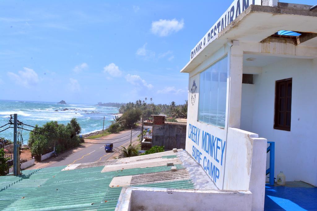 Cheeky Monkey Surf Camp Hotell Weligama Eksteriør bilde