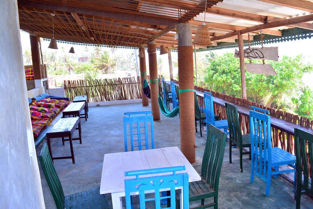 Cheeky Monkey Surf Camp Hotell Weligama Eksteriør bilde