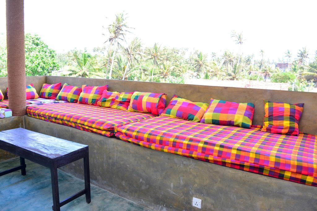 Cheeky Monkey Surf Camp Hotell Weligama Eksteriør bilde