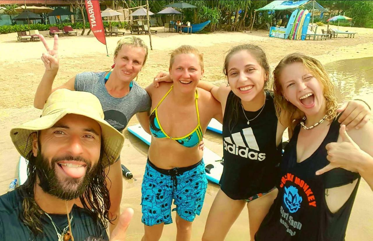 Cheeky Monkey Surf Camp Hotell Weligama Eksteriør bilde