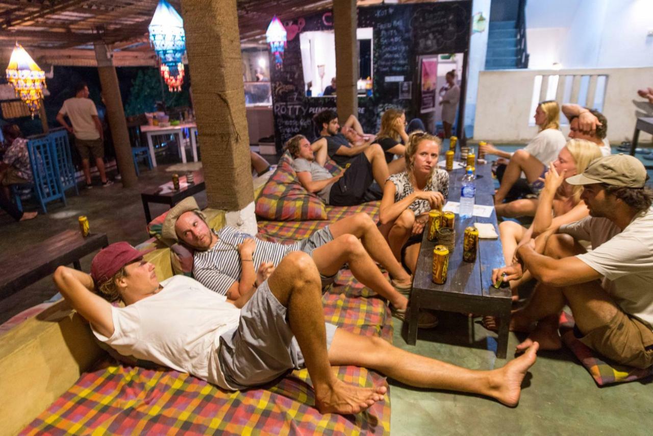 Cheeky Monkey Surf Camp Hotell Weligama Eksteriør bilde