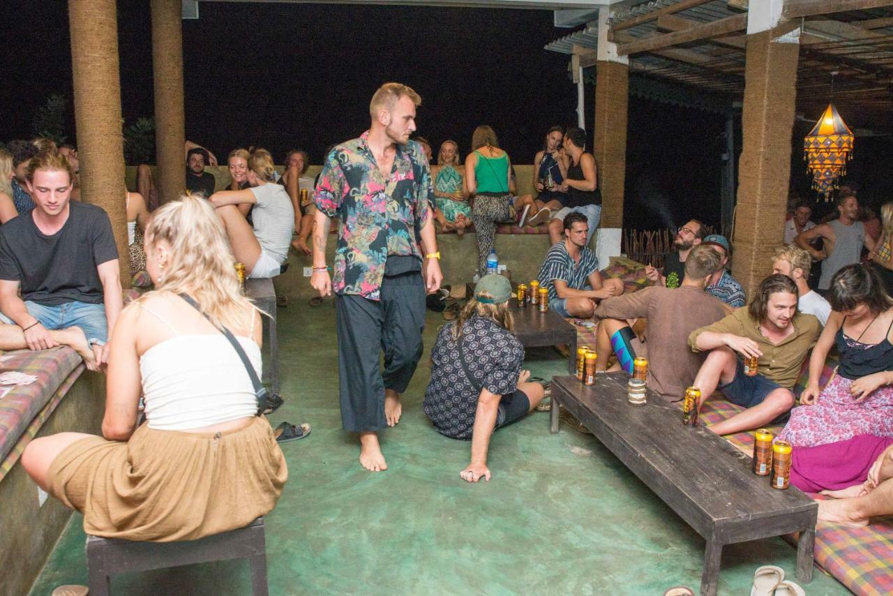 Cheeky Monkey Surf Camp Hotell Weligama Eksteriør bilde